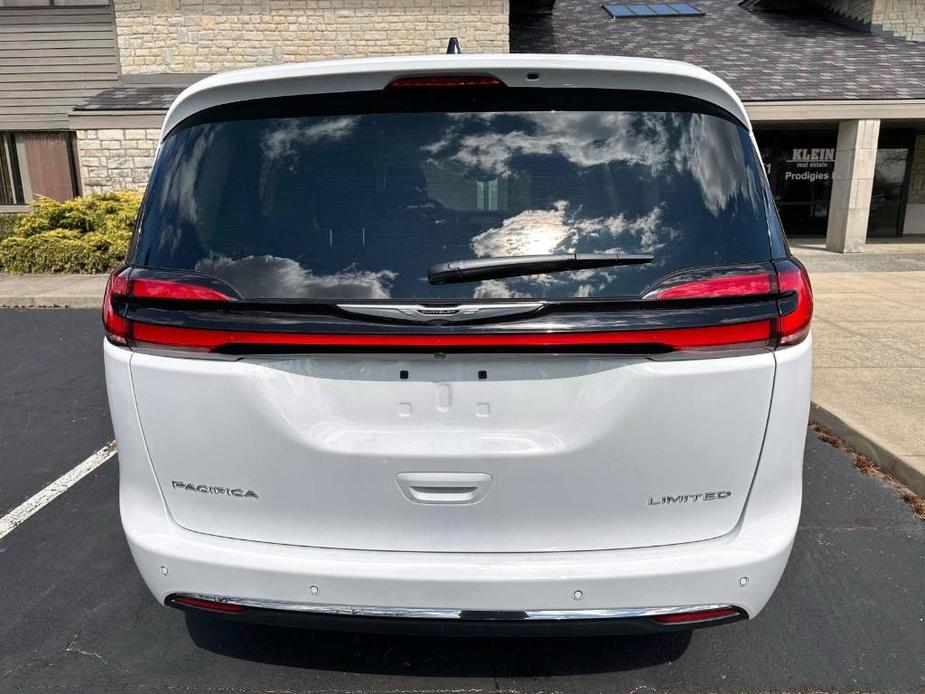 new 2024 Chrysler Pacifica car, priced at $48,927