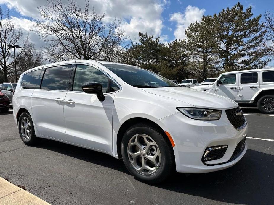 new 2024 Chrysler Pacifica car, priced at $46,930