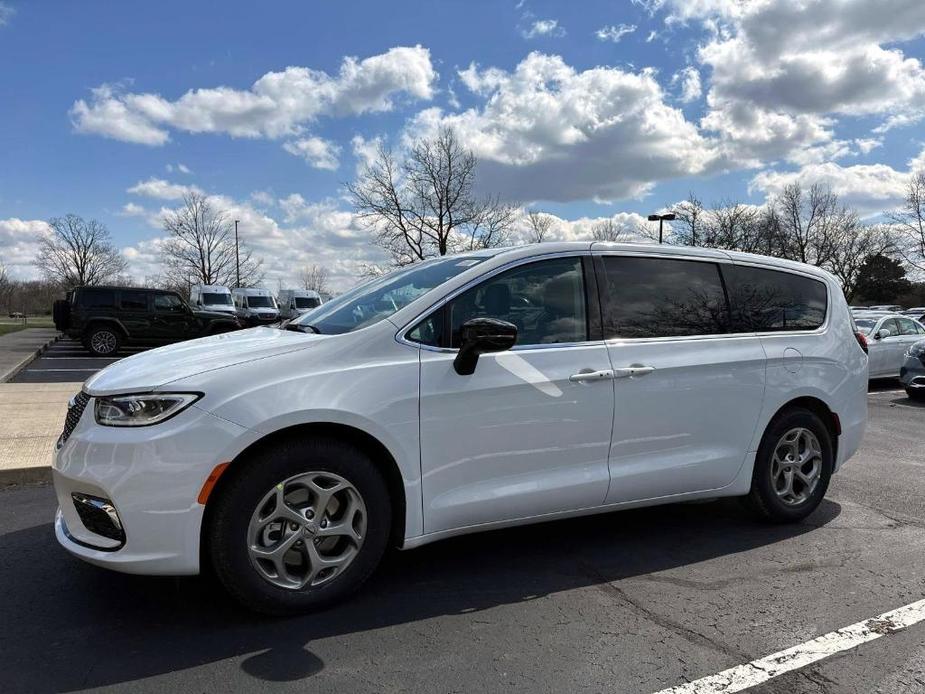 new 2024 Chrysler Pacifica car, priced at $47,178
