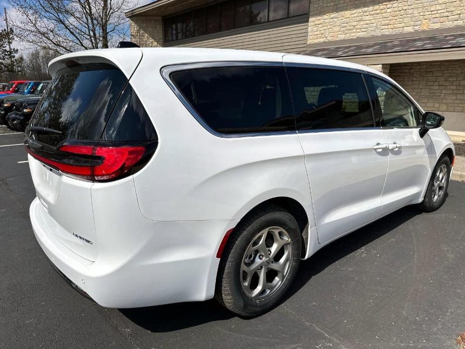new 2024 Chrysler Pacifica car, priced at $48,177