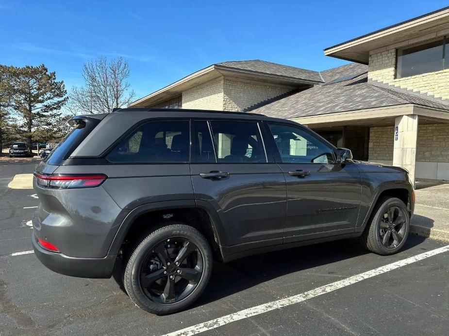 new 2024 Jeep Grand Cherokee car, priced at $45,925