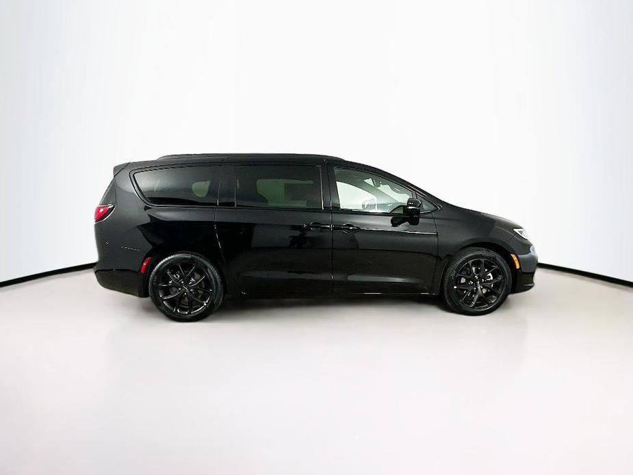 new 2024 Chrysler Pacifica car, priced at $53,015
