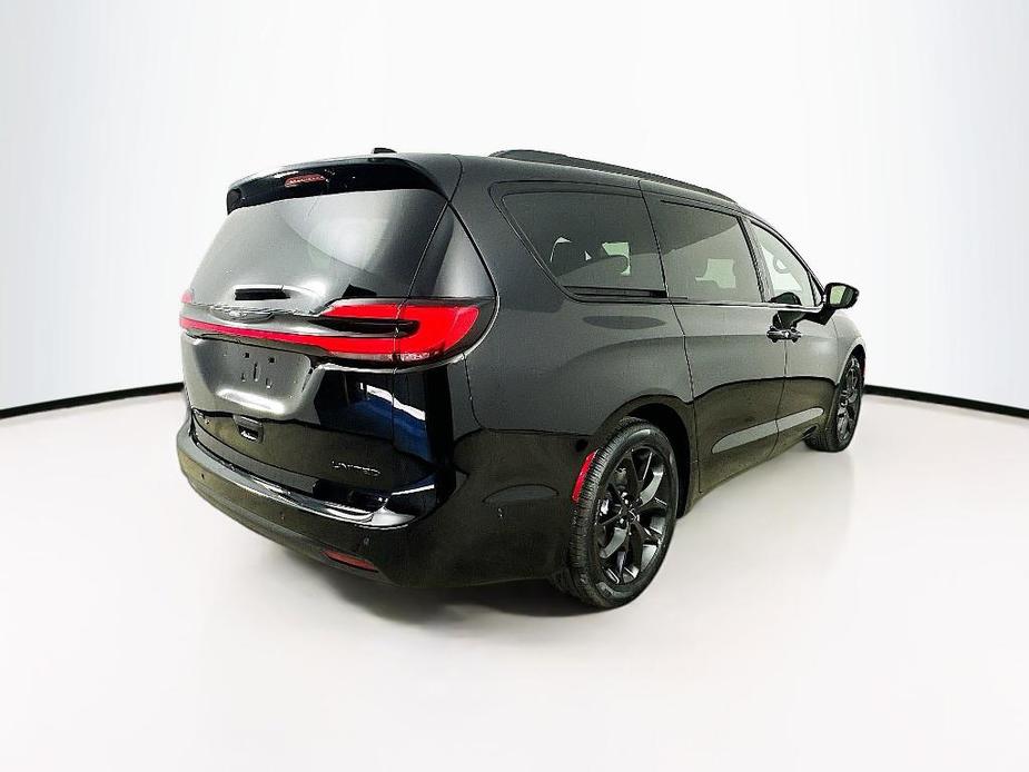 new 2024 Chrysler Pacifica car, priced at $53,015