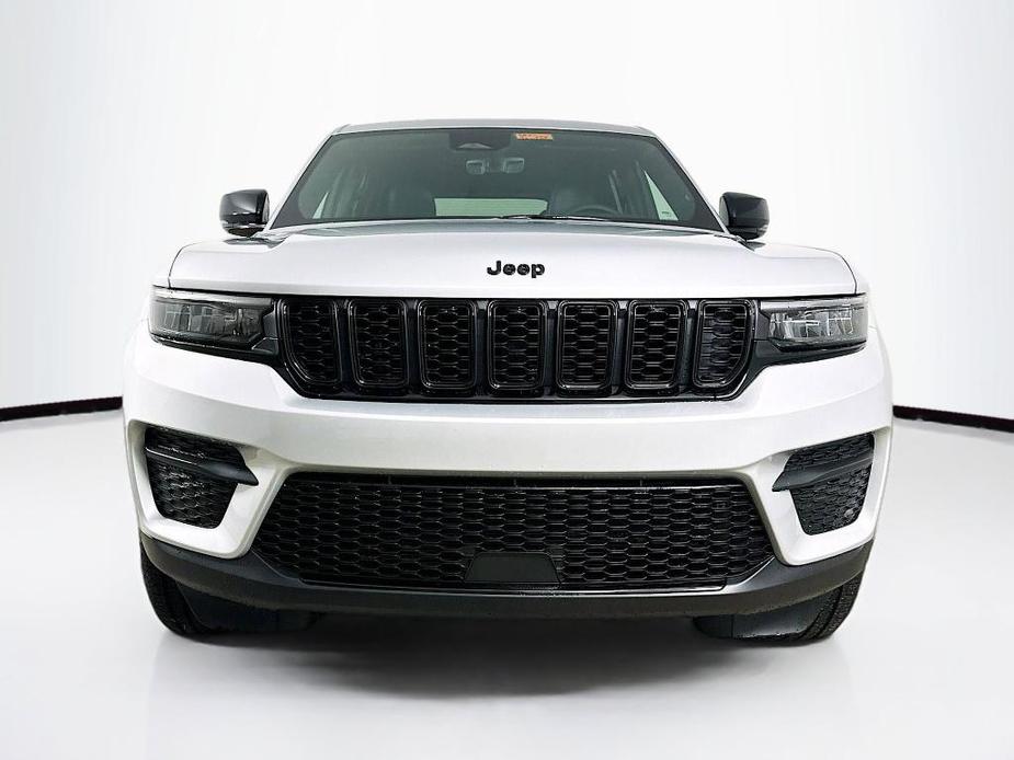 new 2025 Jeep Grand Cherokee car, priced at $45,712