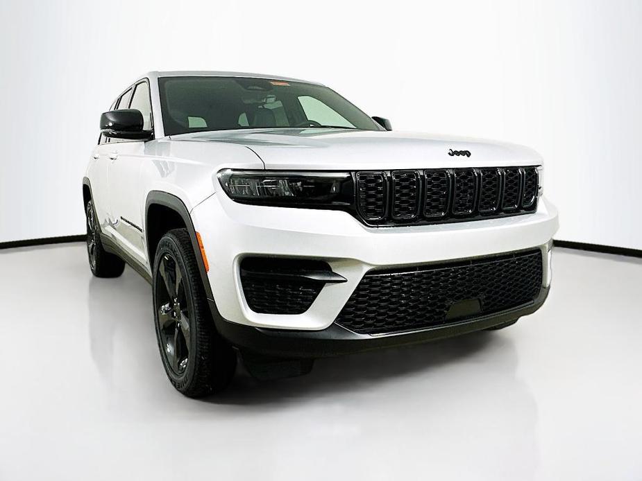 new 2025 Jeep Grand Cherokee car, priced at $45,712