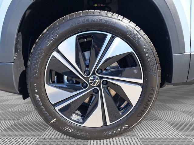 new 2025 Volkswagen Taos car