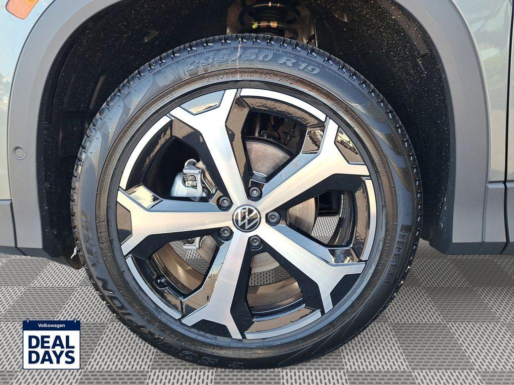 new 2025 Volkswagen Tiguan car, priced at $32,705