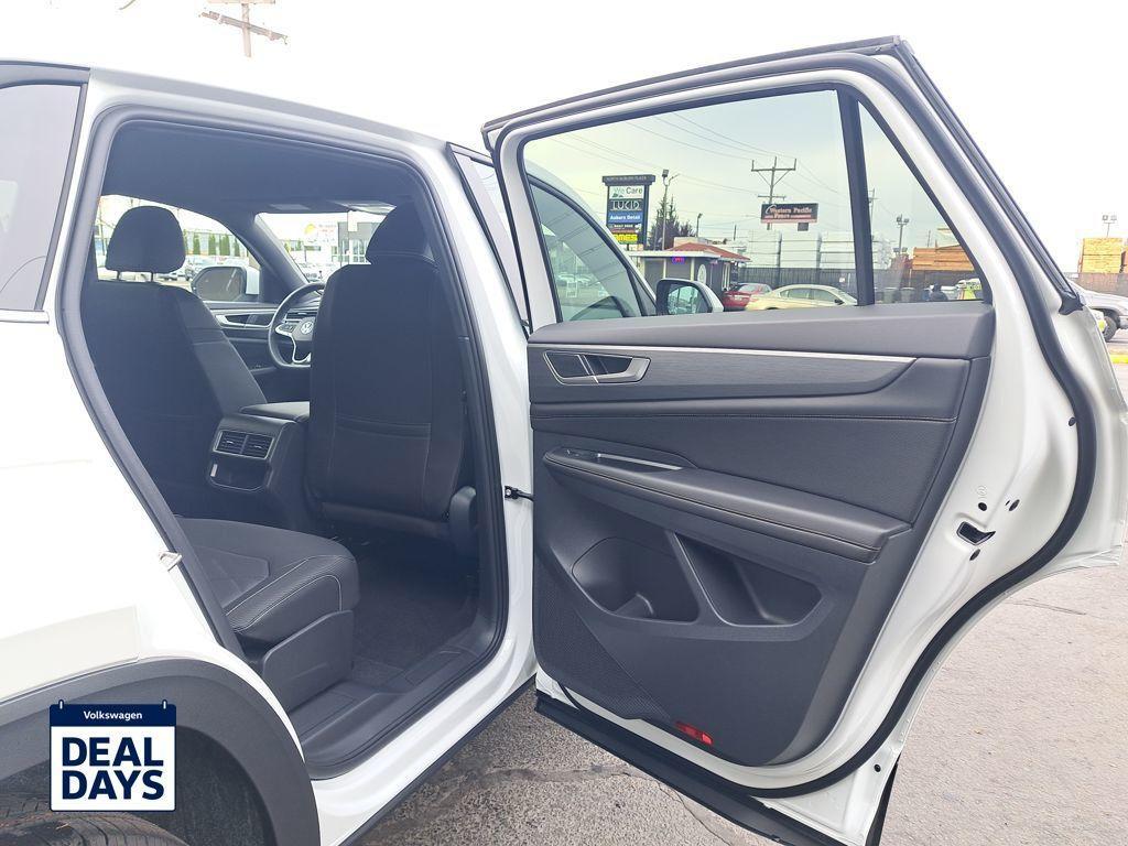 new 2026 Volkswagen Atlas Cross Sport car, priced at $41,426