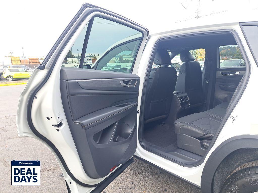 new 2026 Volkswagen Atlas Cross Sport car, priced at $41,426