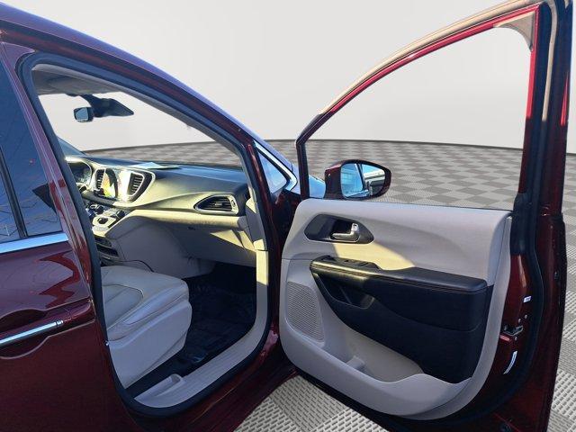 used 2021 Chrysler Pacifica car, priced at $23,791