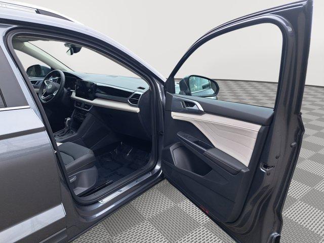 new 2025 Volkswagen Taos car