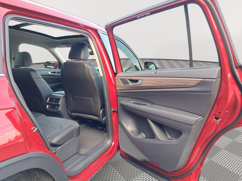 new 2025 Volkswagen Atlas car, priced at $43,997