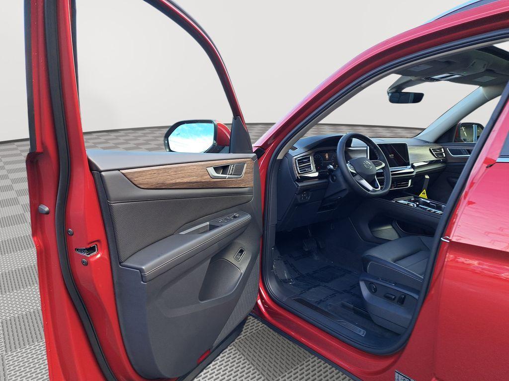 new 2025 Volkswagen Atlas car, priced at $43,997