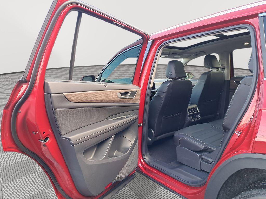 new 2025 Volkswagen Atlas car, priced at $43,997