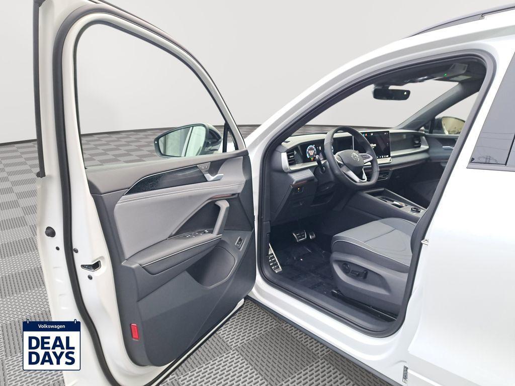 new 2025 Volkswagen Tiguan car, priced at $39,377