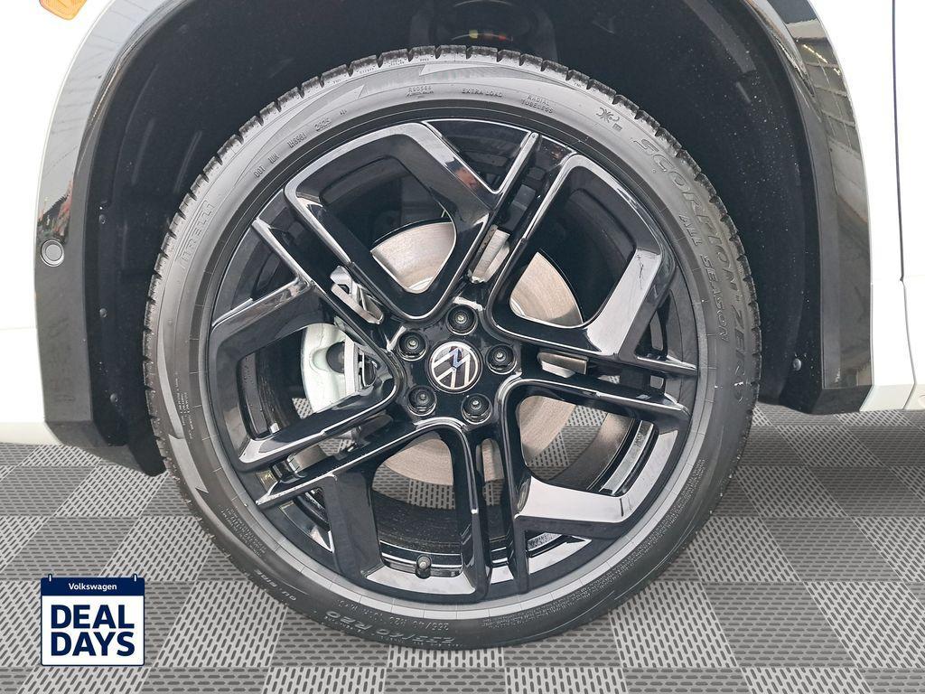 new 2025 Volkswagen Tiguan car, priced at $39,377