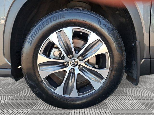 used 2022 Toyota Highlander car, priced at $40,264