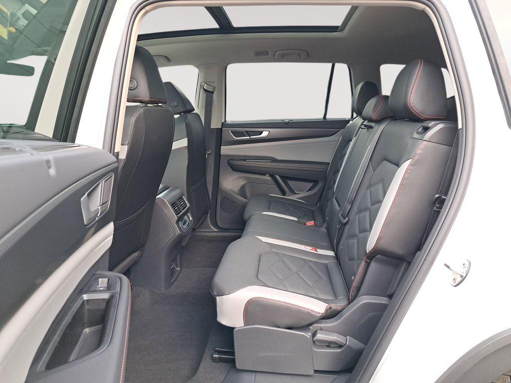 new 2025 Volkswagen Atlas car, priced at $40,997