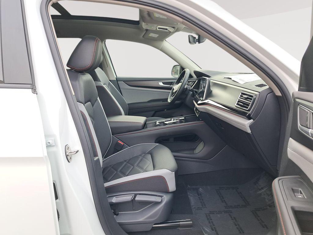 new 2025 Volkswagen Atlas car, priced at $40,997