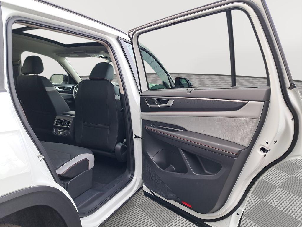 new 2025 Volkswagen Atlas car, priced at $40,997