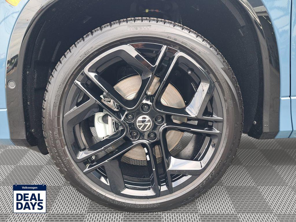 new 2025 Volkswagen Tiguan car, priced at $38,676