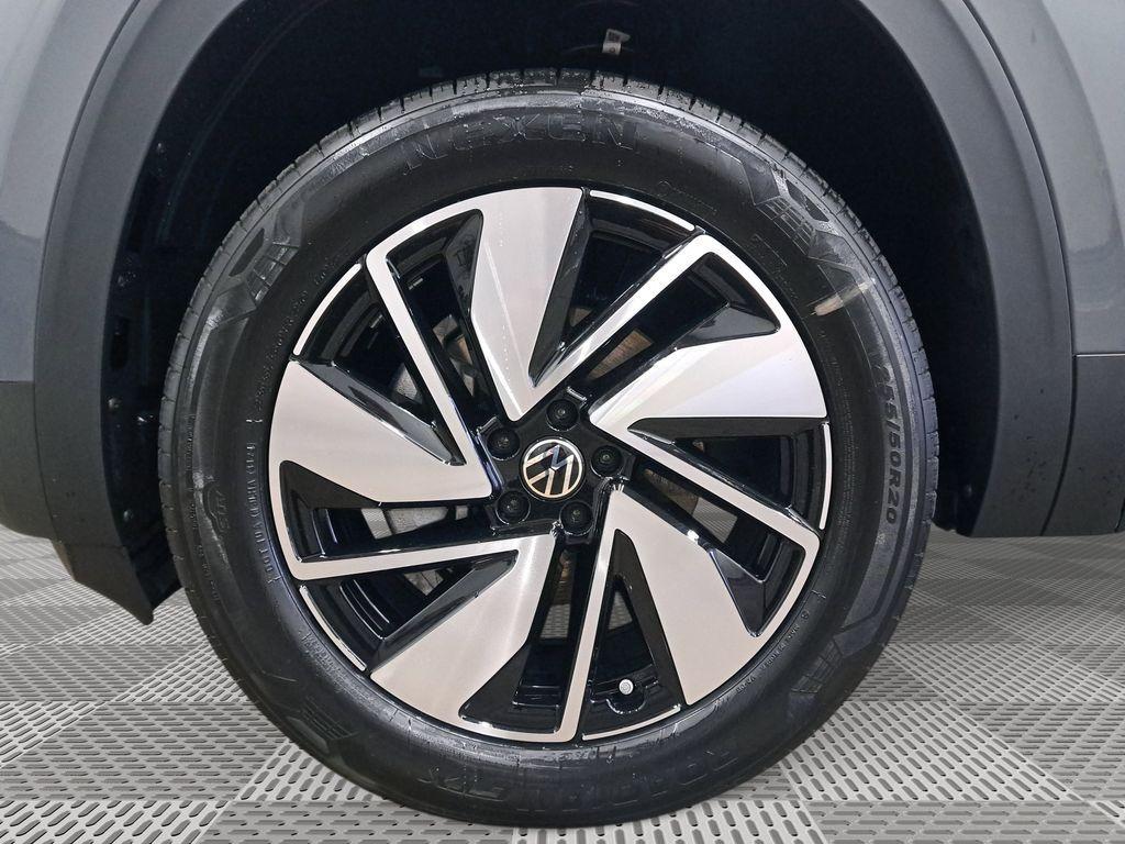 new 2025 Volkswagen Atlas car, priced at $48,316