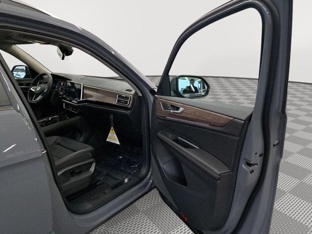 new 2025 Volkswagen Atlas car, priced at $50,616