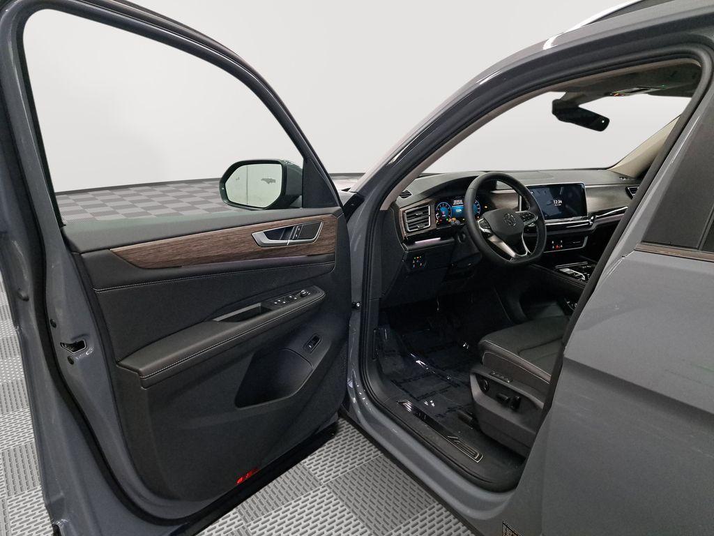 new 2025 Volkswagen Atlas car, priced at $48,316