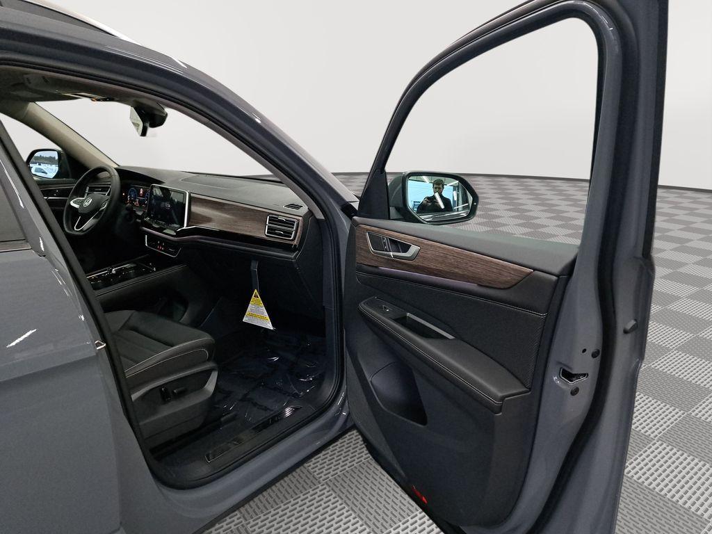 new 2025 Volkswagen Atlas car, priced at $48,316