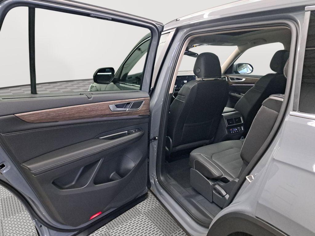 new 2025 Volkswagen Atlas car, priced at $48,316