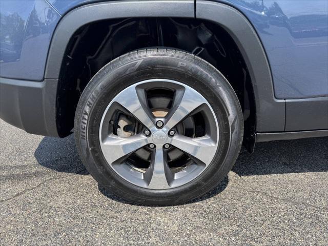 used 2020 Jeep Cherokee car, priced at $18,995