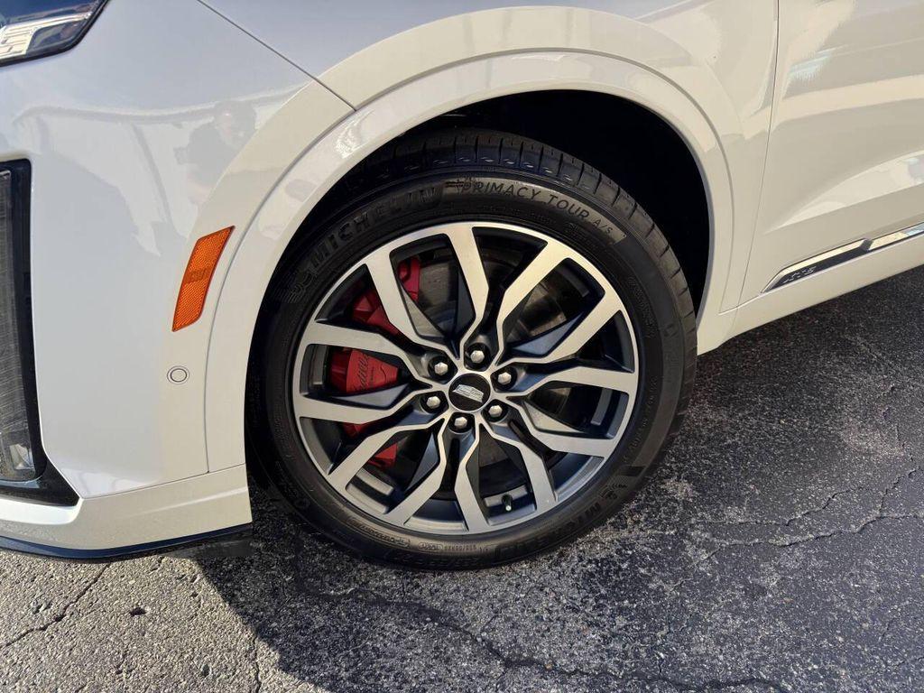 used 2023 Cadillac XT6 car, priced at $41,995