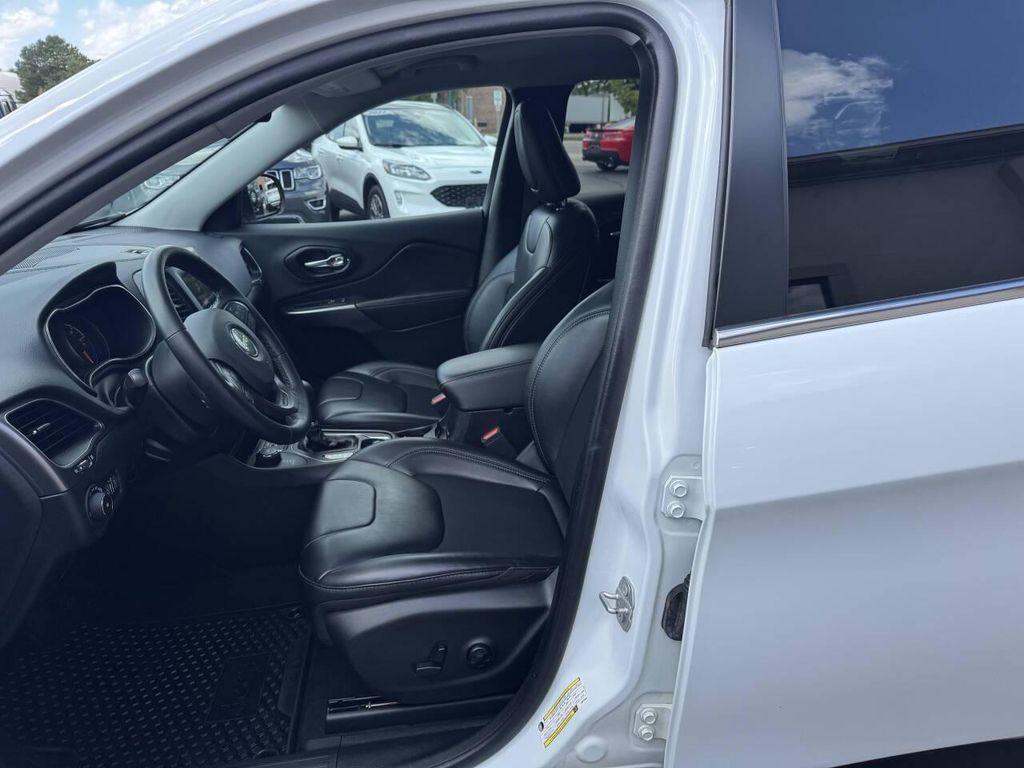 used 2020 Jeep Cherokee car, priced at $18,995