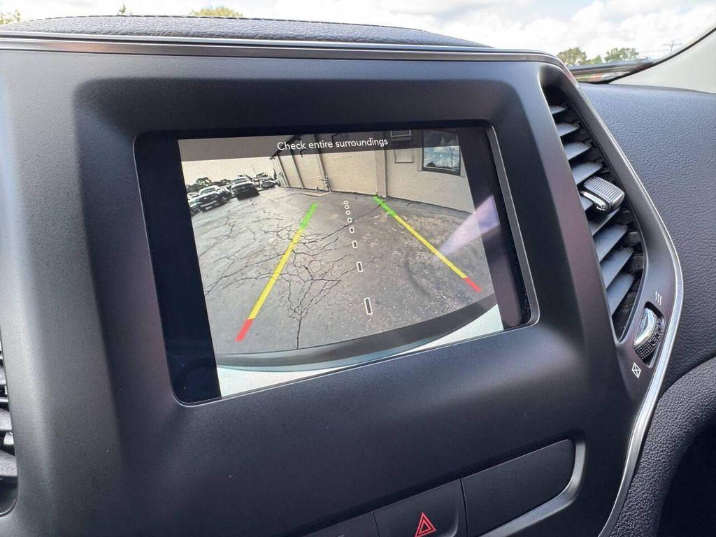used 2020 Jeep Cherokee car, priced at $18,995