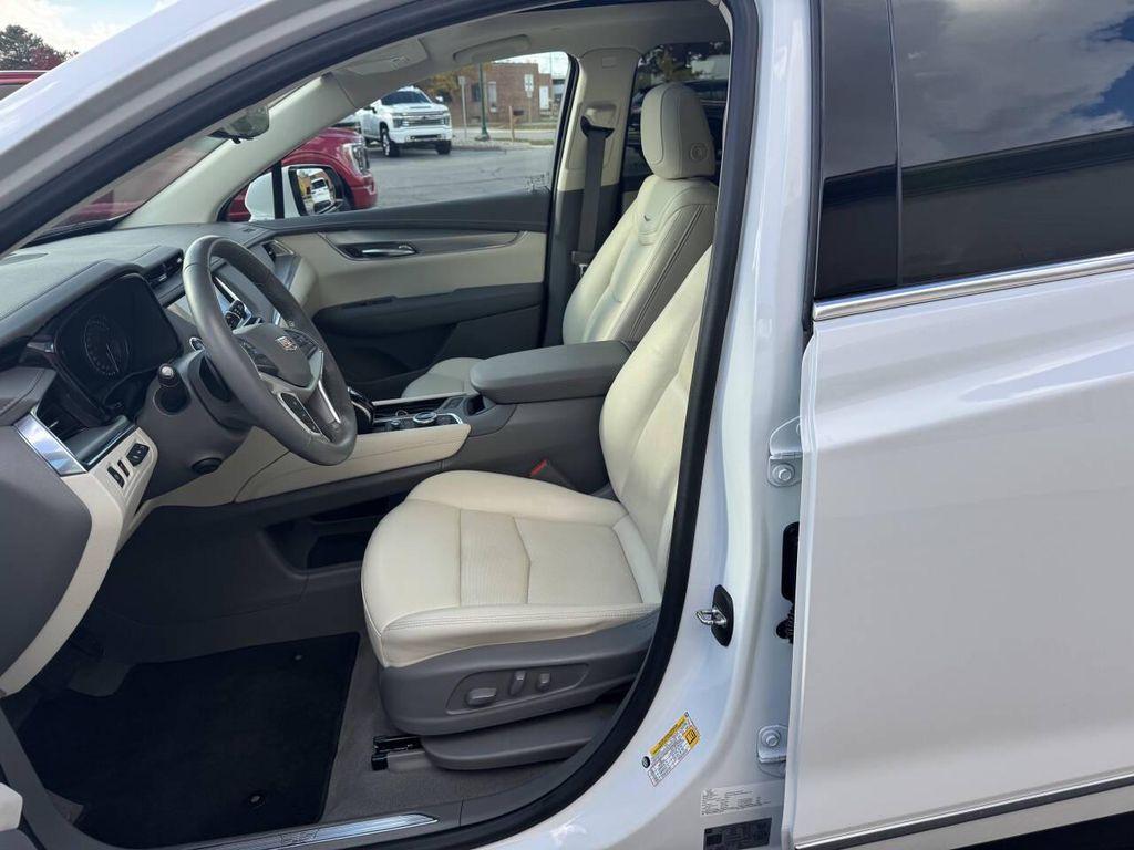 used 2022 Cadillac XT5 car, priced at $32,995