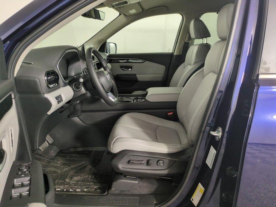 new 2025 Honda Pilot car, priced at $46,695