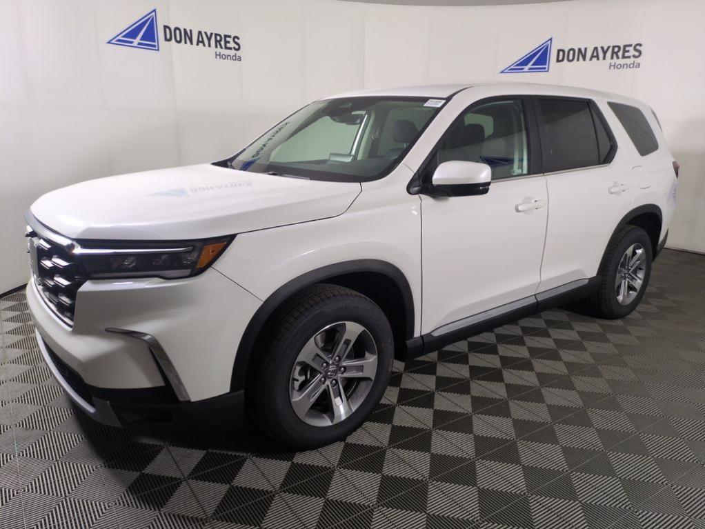 new 2025 Honda Pilot car, priced at $48,470