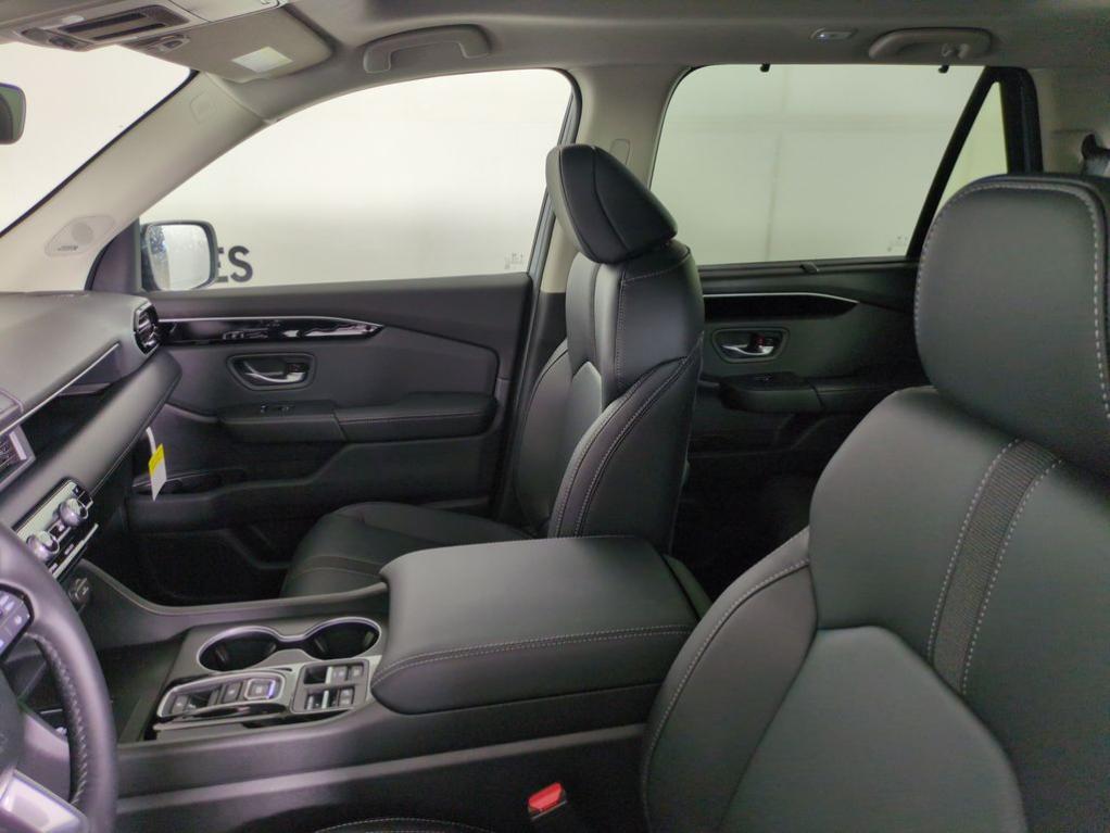 new 2025 Honda Pilot car, priced at $53,539
