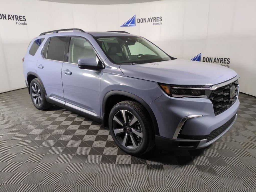 new 2025 Honda Pilot car, priced at $53,539
