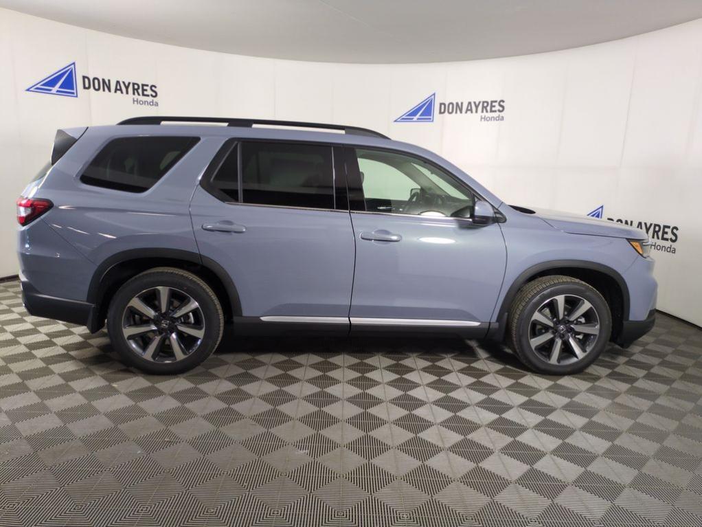 new 2025 Honda Pilot car, priced at $53,539