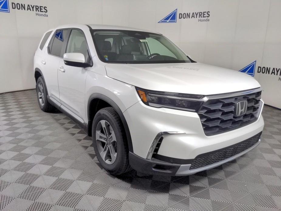 new 2025 Honda Pilot car, priced at $47,150