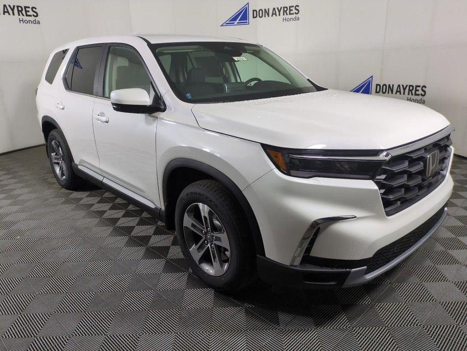 new 2025 Honda Pilot car, priced at $47,450