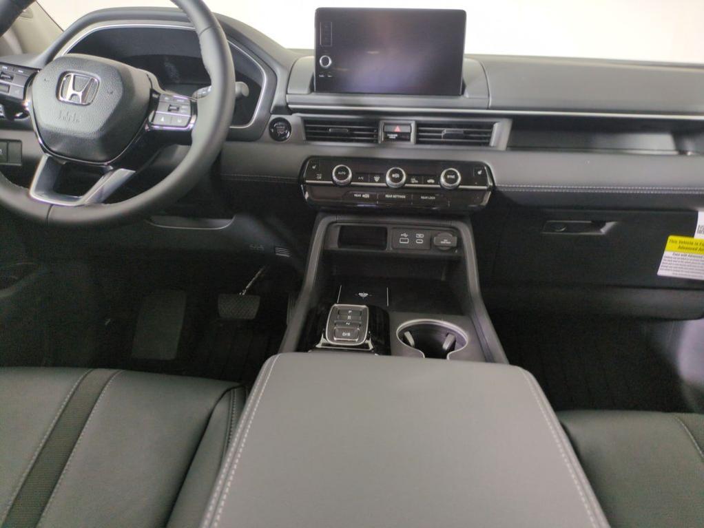 new 2025 Honda Pilot car, priced at $52,549
