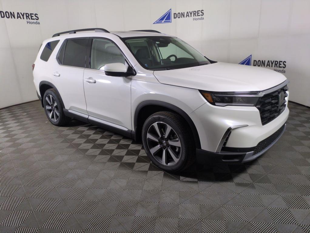 new 2025 Honda Pilot car, priced at $52,549