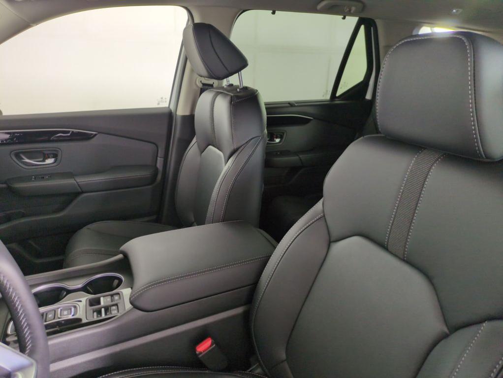 new 2025 Honda Pilot car, priced at $52,549