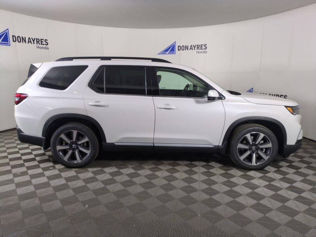 new 2025 Honda Pilot car, priced at $52,549