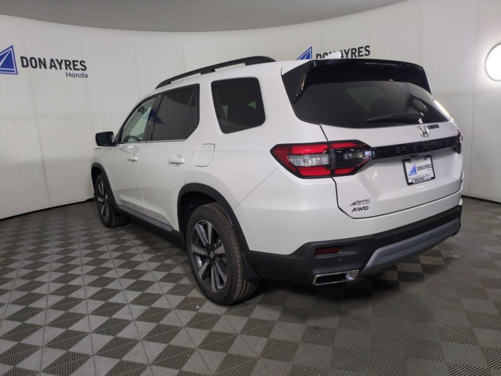 new 2025 Honda Pilot car, priced at $52,549