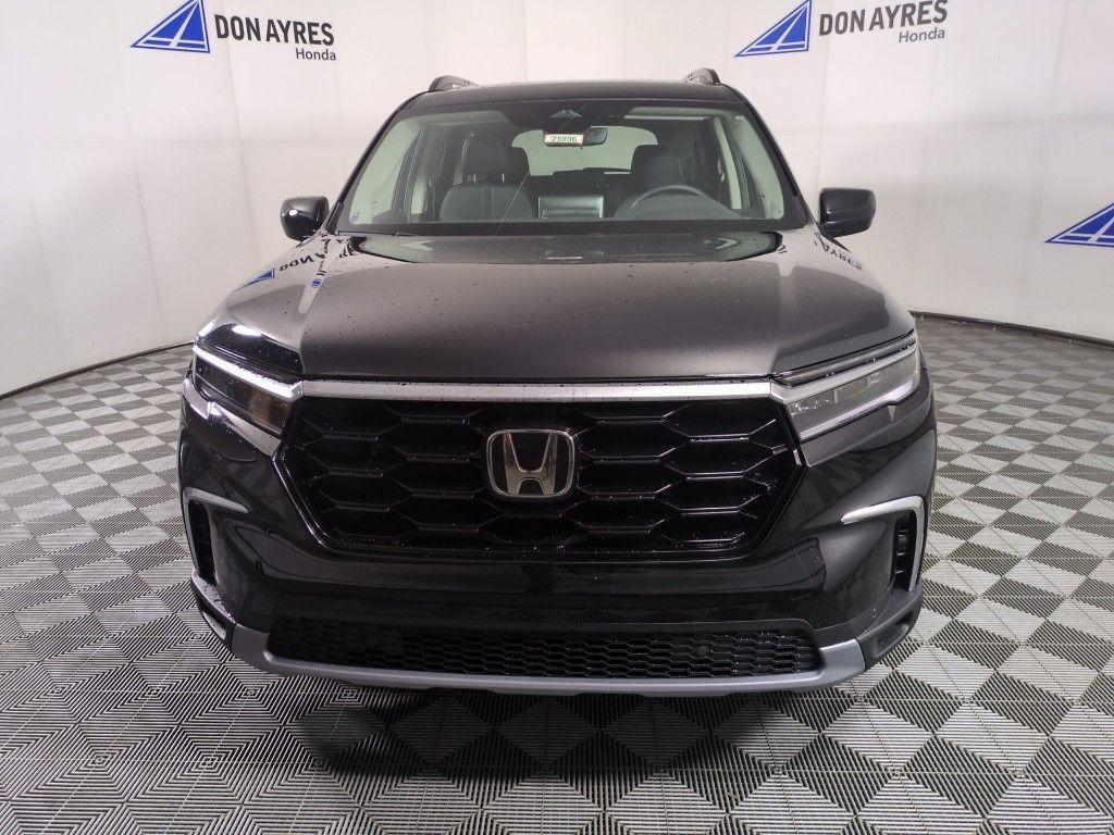 new 2025 Honda Pilot car, priced at $52,715