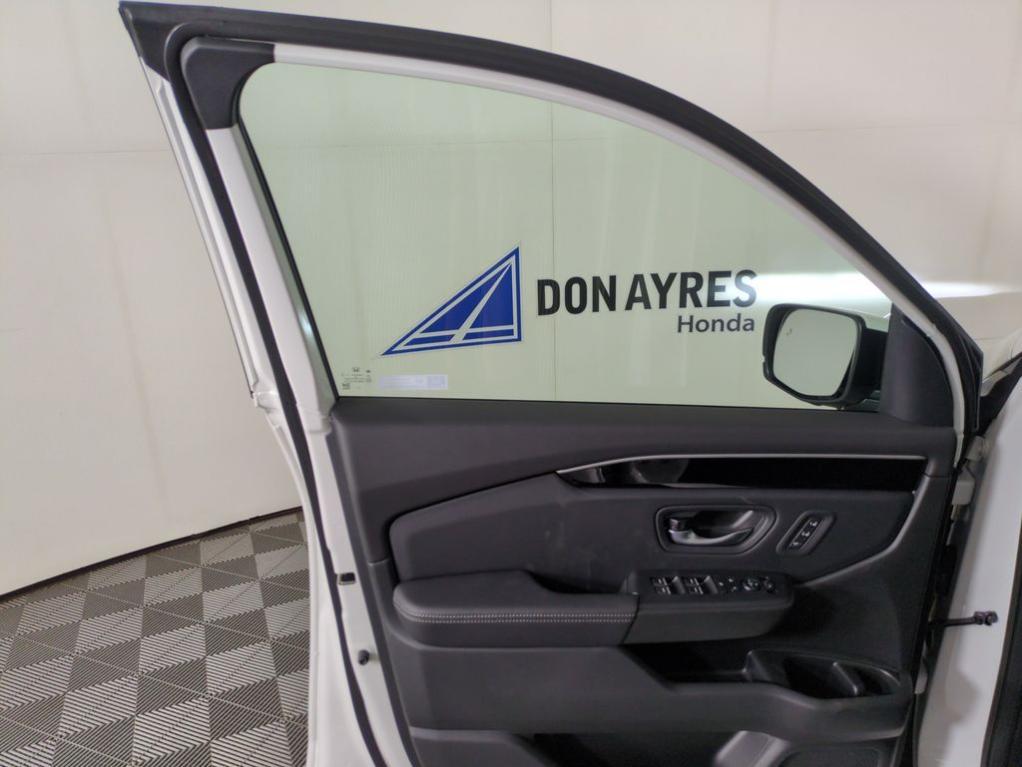 new 2025 Honda Pilot car, priced at $52,549