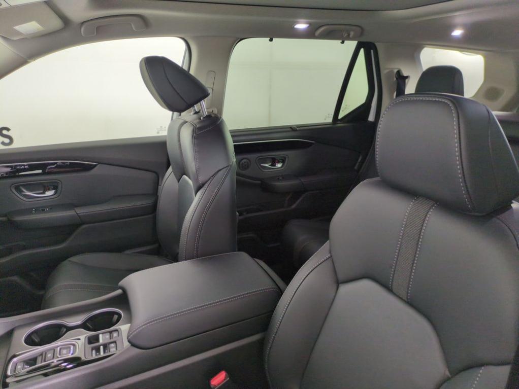 new 2025 Honda Pilot car, priced at $52,549